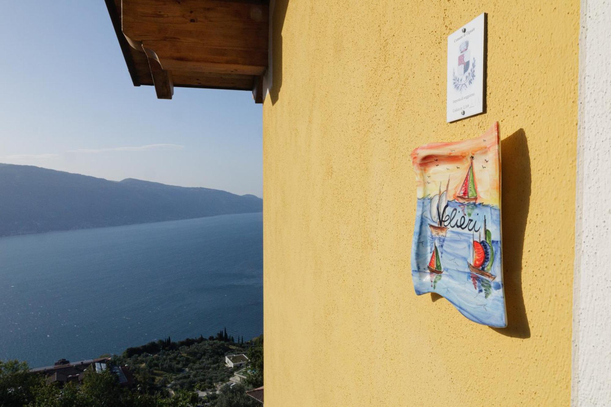 Casa Navla' Appartamenti "Ulivi"- "Fiori" -"Velieri"-"Luna"-"Nido"-"Taverna" Tignale Exterior photo